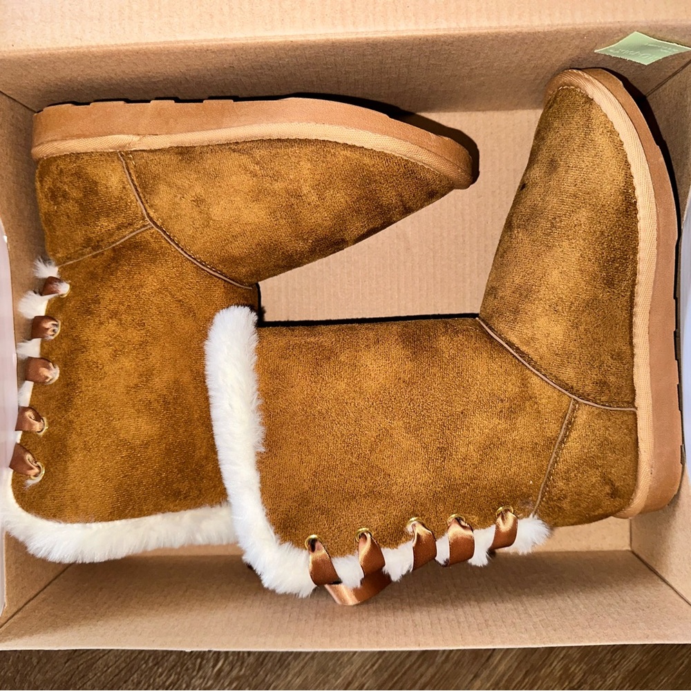 Rampage Girls Meg Chestnut Winter Boots Size 2M Fur Lining Lace Up Back